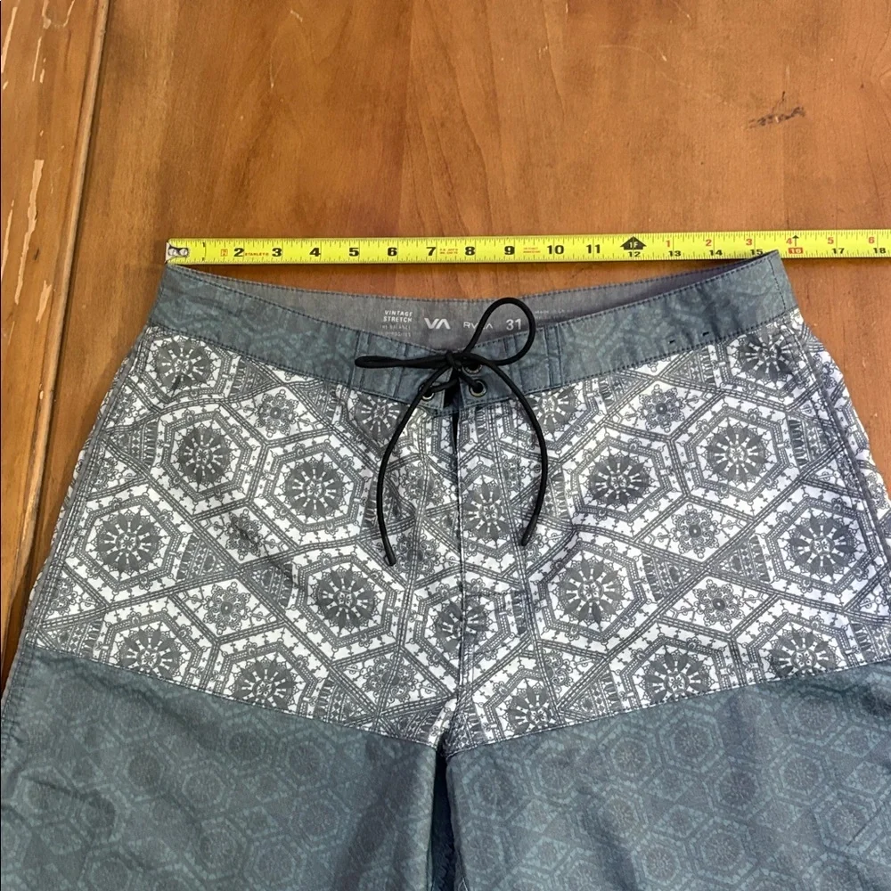 RVCA Men's Patterned Board Swim Shorts Size 31